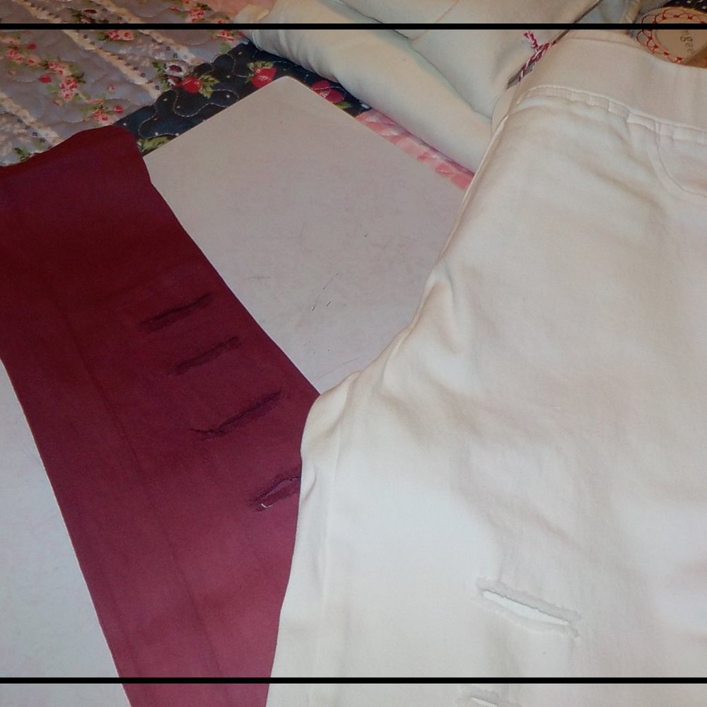 UMGEE DISTRESSED LEGGINGS WINE/WHITE S NEW IN PKG